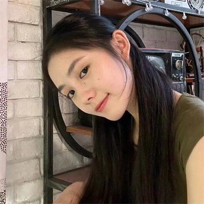 戴金丝边眼镜的人